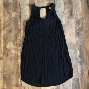 Black sleeveless dress